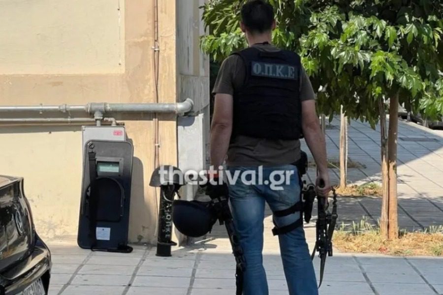 Θεσσαλονίκη: Αντρας σε αμόκ άνοιξε πυρ μπροστά στα παιδιά του