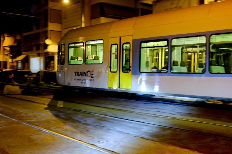 Φωτιά στον καταυλισμό Ρομά στον Ασπρόπυργο κοντά στις γραμμές του Προαστιακού