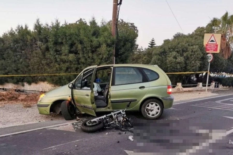 Κύπρος: Μηχανή κόπηκε στα δυο μετά από σύγκρουση με ΙΧ 