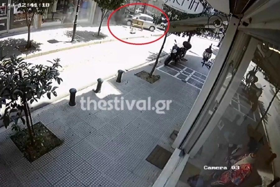 Σοκαριστικό βίντεο με τροχαίο στη Θεσσαλονίκη: Αυτοκίνητο κατέληξε σε βιτρίνα καταστήματος
