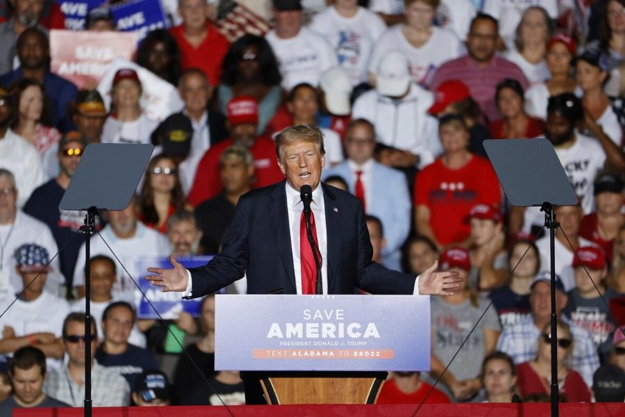 Γιατί ο Τραμπ θα πληρώνει πρόστιμο 10.000 δολάρια την ημέρα;