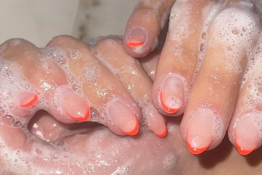 Θέλεις δυνατά νύχια; Δοκίμασε αυτήν την τάση