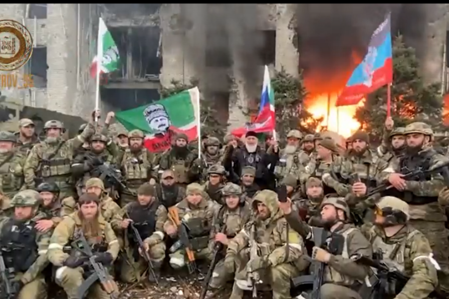 Οι Τσετσένοι του Καντίροφ πανηγυρίζουν για την «άλωση» της Μαριούπολης