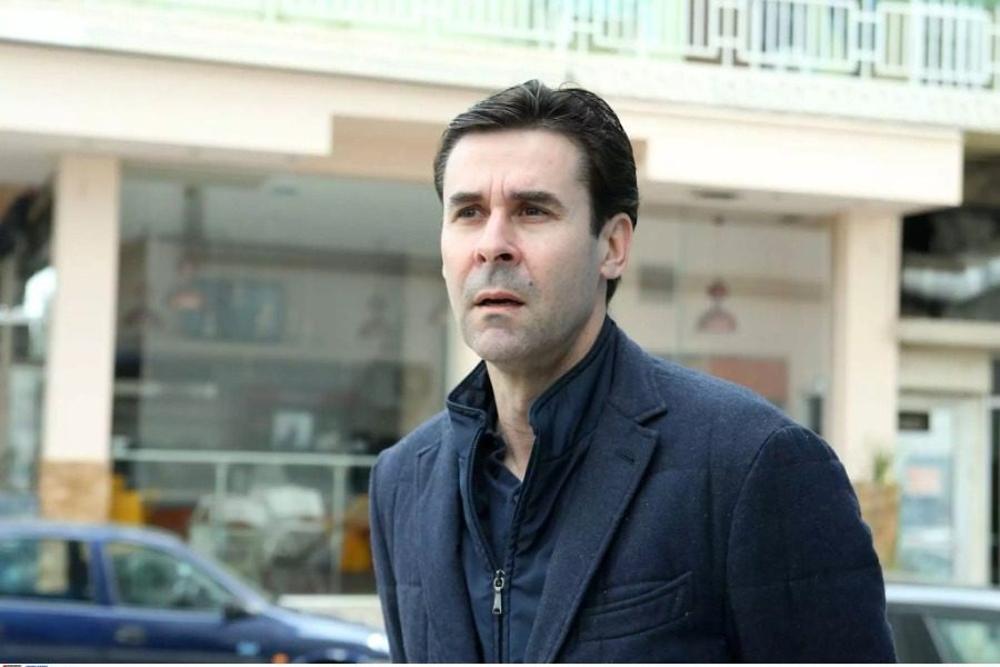 Ο Βασίλης Τσιάρτας καταδικάστηκε σε 10 μήνες φυλάκιση με αναστολή για τρανσφοβική ανάρτηση