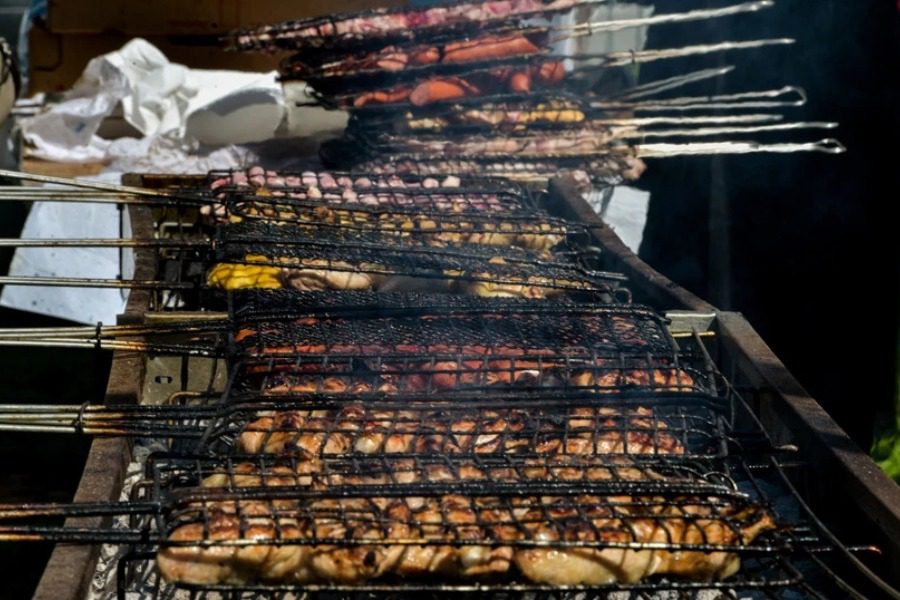 Πότε πέφτει η Τσικνοπέμπτη και οι υπόλοιπες αργίες του 2022