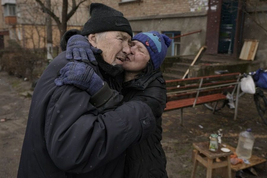 Φρίκη στην Ουκρανία: Εντοπίστηκαν 400 νεκροί άμαχοι στο προάστιο του Κιέβου