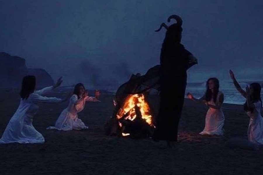 Ουκρανία: Μάγισσες κάνουν τελετές για να ρίξουν τον Πούτιν