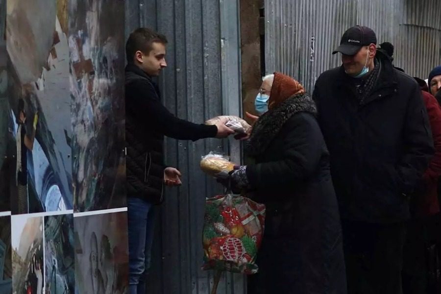 Ουκρανία: Οι αλυσίδες τροφίμων καταρρέουν ‑ Εξαντλούνται οι προμήθειες