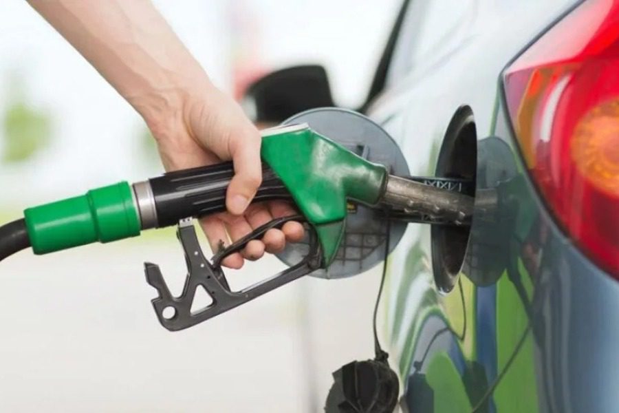 Η τιμή της βενζίνης σπάει κάθε ρεκόρ: Αναμένεται να φτάσει τα 2,5 ευρώ μέχρι τέλος της εβδομάδας
