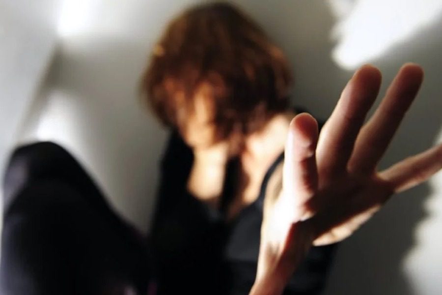 Κόρινθος: Σχεδόν τυφλή η 28χρονη από την κακοποίηση ‑ Απειλούν να της πάρουν τα παιδιά