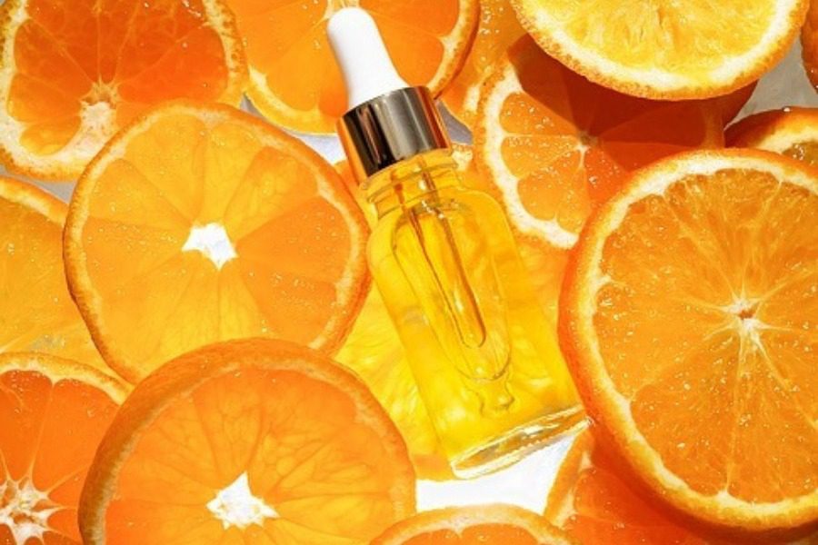 Βιταμίνη C: Είναι καλό να την χρησιμοποιείς το καλοκαίρι;