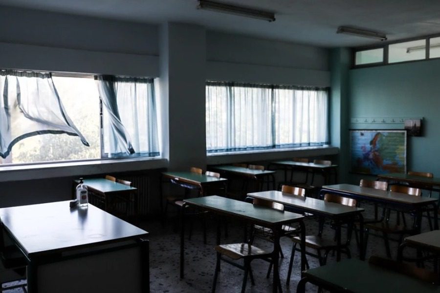 Βόλος: Γυναίκα σε αμόκ μπήκε σε σχολείο και απειλούσε ότι θα μαχαιρώσει μαθητές