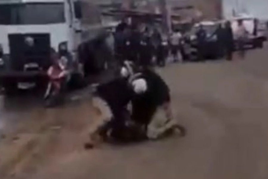 Σοκ στη Βραζιλία: Αστυνομικοί τον έκλεισαν στο πορτ‑μπαγκάζ ενός περιπολικού και πέθανε 