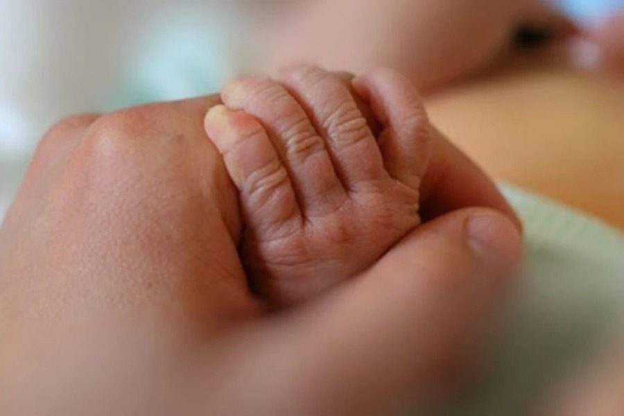 Σκότωσε με 5 σφαίρες την επτά ημερών κόρη του γιατί ήθελε γιο