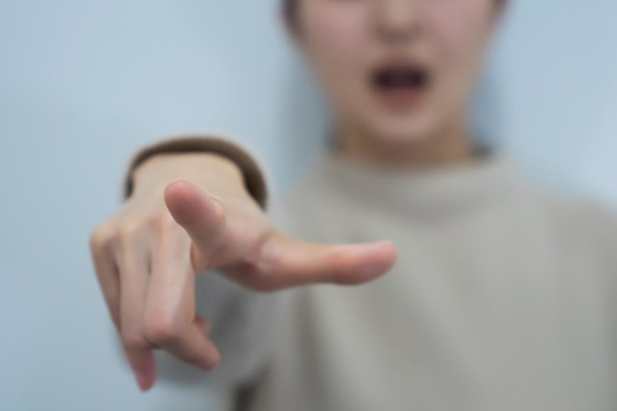 Βόλος: Την έδειρε γιατί νόμιζε ότι τα έχει με τον άντρα της