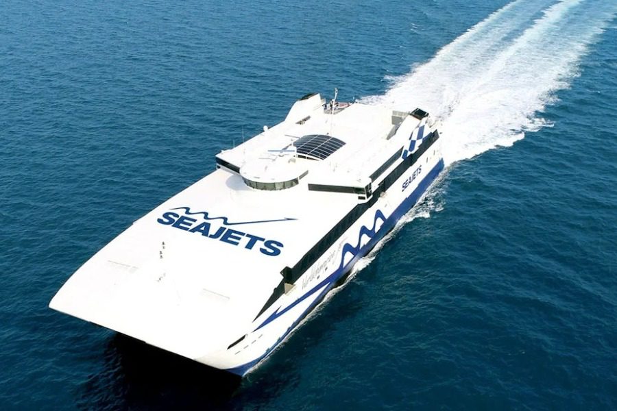 Ακινητοποιημένο μεταξύ Κέας και Γιάρου το World Champion Jet