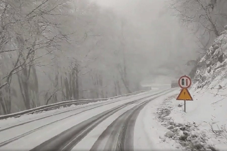 Χιονίζει στη Φλώρινα
