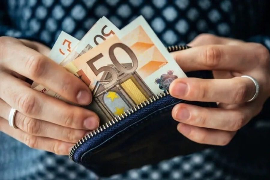 Επιταγή ακρίβειας: Ποιοι χάνουν στο νήμα τα 250 ευρώ
