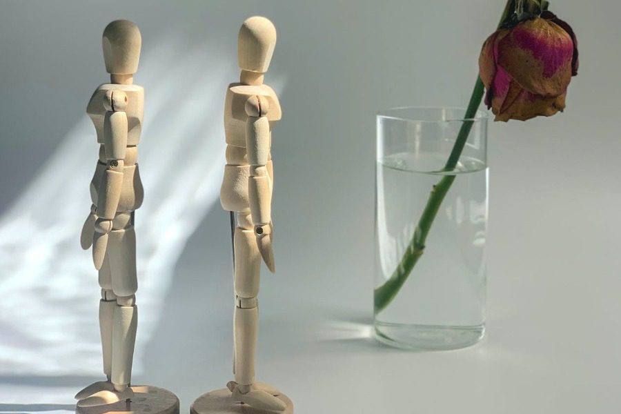 Οι 3 φράσεις που αποκαλύπτουν ότι δε θέλει να κάνετε σχέση