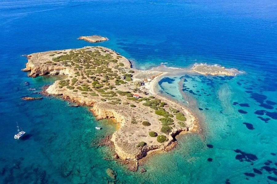 Σύγκρουση θαλαμηγού και ιστιοφόρου στην Υδρούσα στο Σαρωνικό 