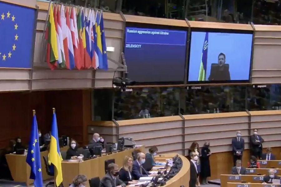 Ζελένσκι στο Ευρωκοινοβούλιο: Παρακαλώ, αποδείξτε ότι είστε μαζί μας!