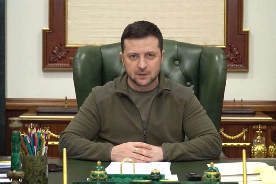 Ζελένσκι: Ο Μακρόν μου ζήτησε να παραχωρήσω εδάφη στον Πούτιν για να λήξει ο πόλεμος στην Ουκρανία