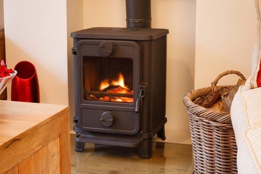 Χαμός για μία ξυλόσομπα: Στη λίστα αναμονής για τρεις εβδομάδες