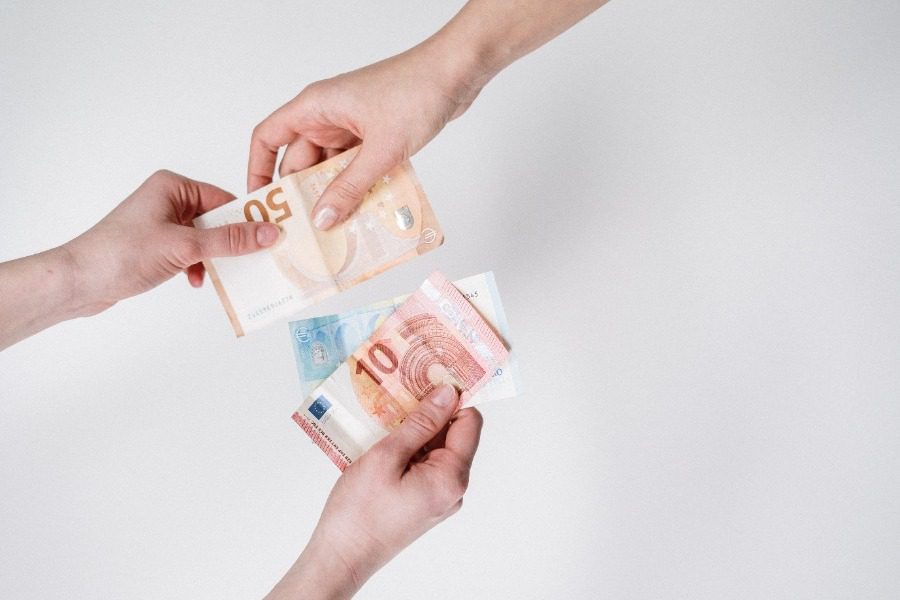 Τα ζώδια που ξοδεύουν περισσότερα από όσα βγάζουν