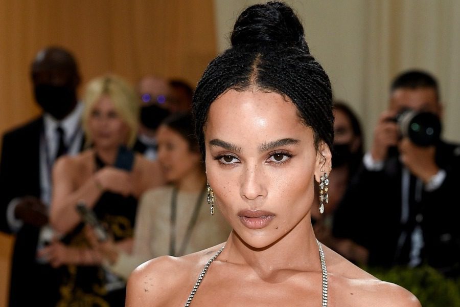 Η Zoë Kravitz δεν αποχωρίζεται με τίποτα ένα beauty προϊόν