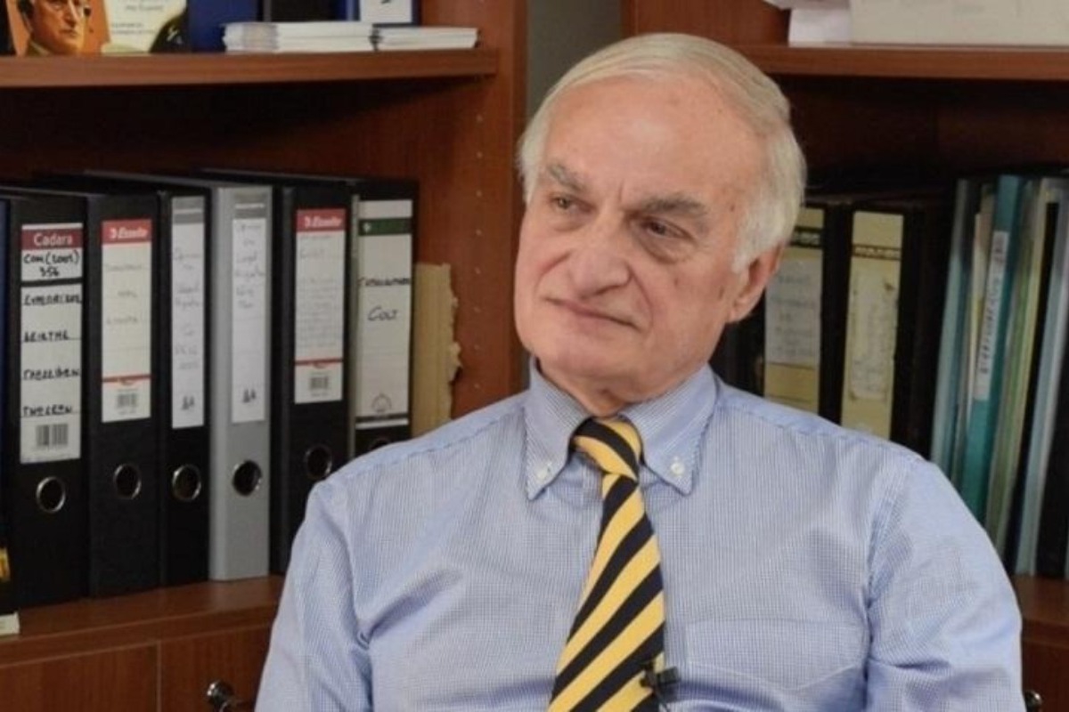 Στο νοσοκομείο ο Μανώλης Μαυρομμάτης και η σύζυγός του μετά από φωτιά στο διαμέρισμά τους στο Κολωνάκι