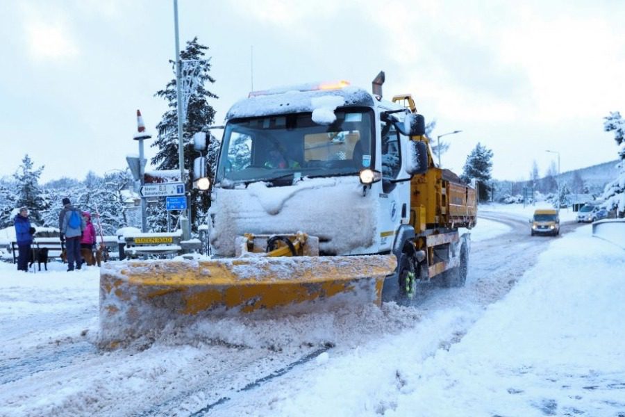 Κακοκαιρία «Μπάρμπαρα»: Πούλμαν με 40 επιβάτες εγκλωβίστηκε στο καταφύγιο Δίρφυος