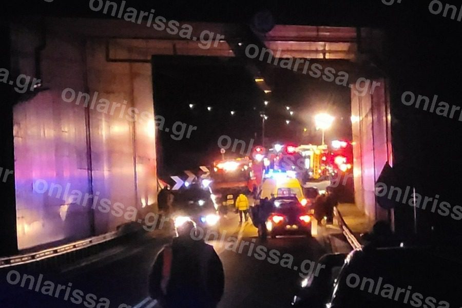 Λάρισα: Πληροφορίες για νεκρούς από τη σύγκρουση τρένων ‑ Δεκάδες τραυματίες και εγκλωβισμένοι