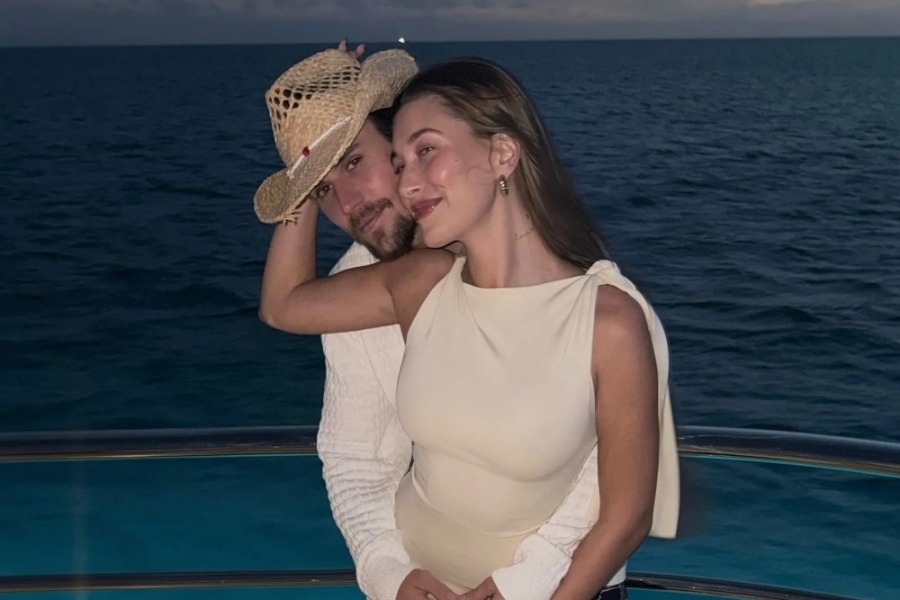 Η Hailey Bieber ανακοίνωσε την εγκυμοσύνη της