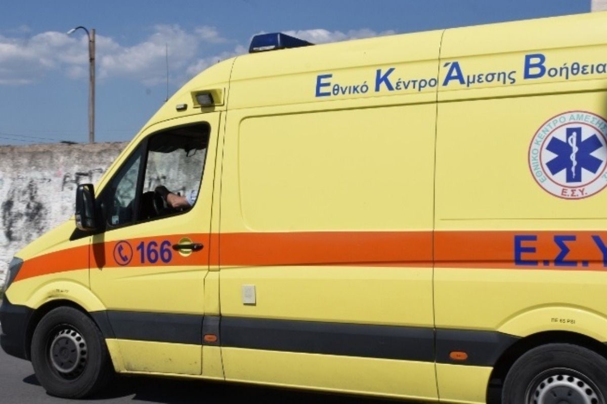 Σοκ στη Λάρισα: Αυτοπυρπολήθηκε, έπεσε από το μπαλκόνι και καρφώθηκε σε κάγκελα