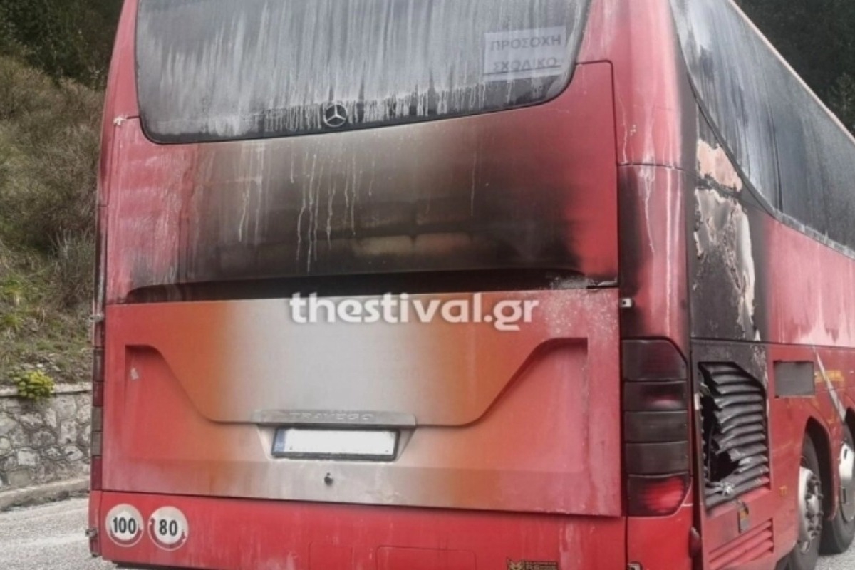 Τρόμος στα Γιάννενα: Στις φλόγες λεωφορείο με 50 μαθητές που ταξίδευαν από Θεσσαλονίκη