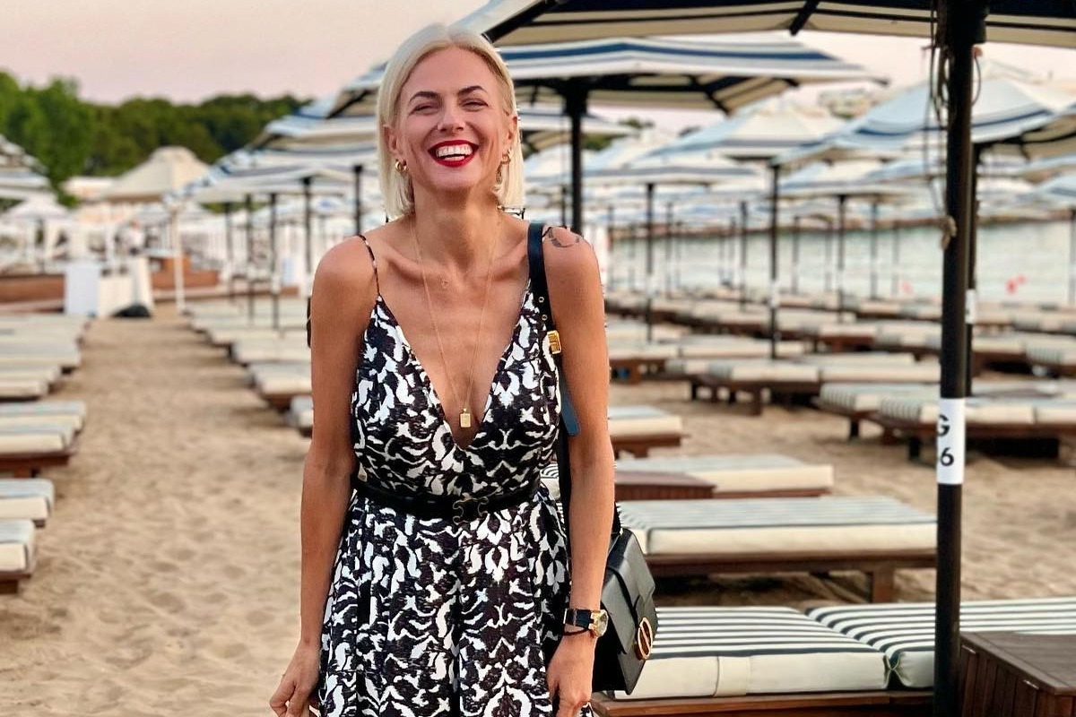 Η Χριστίνα Κοντοβά σοκάρει με τους κοιλιακούς της ‑ Έβαλε μπικίνι κι έκανε χαμό