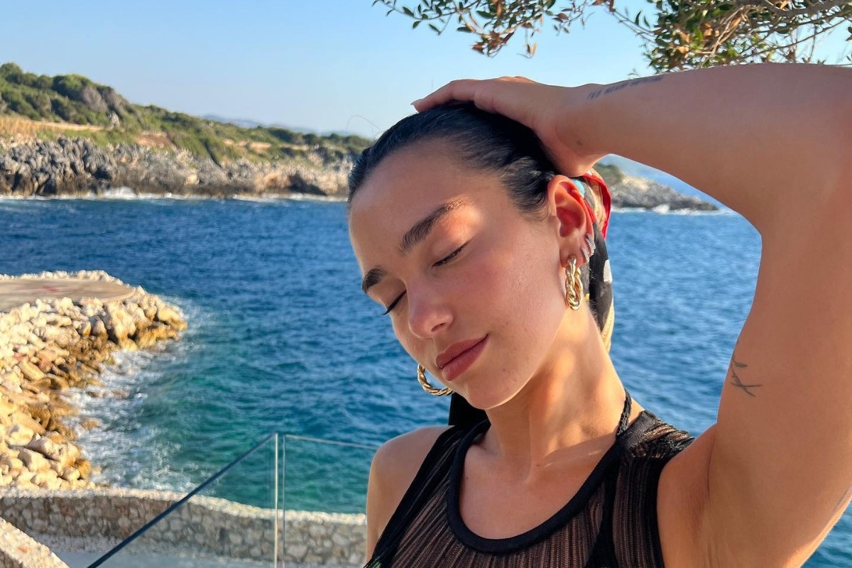 H Dua Lipa χωρίς σουτιέν προκαλεί ντελίριο στον αντρικό πληθυσμό