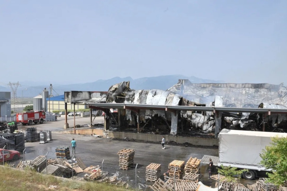 Λαμία: Από πρόθεση η φωτιά στο εργοστάσιο τροφίμων