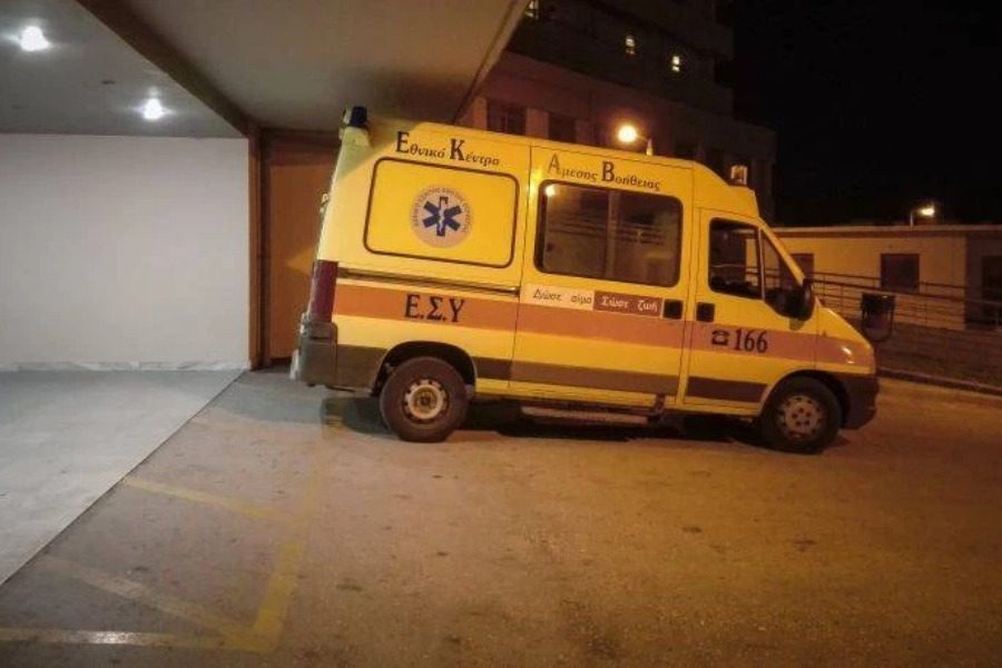 Σοβαρό τροχαίο στη Λεωφόρο Κύμης με τρεις τραυματίες – Τους απεγκλώβισε η πυροσβεστική