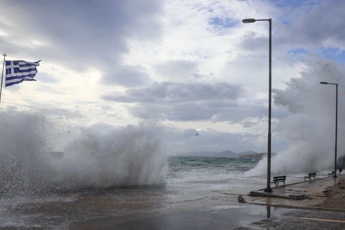 9 μποφόρ στο Αιγαίο: Δεμένα τα πλοία σε Πειραιά, Ραφήνα και Λαύριο