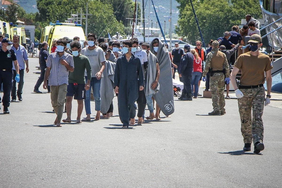 Ναυάγιo στην Πύλο: Έφτασαν στην Καλαμάτα οι διασωθέντες μεταvάστες