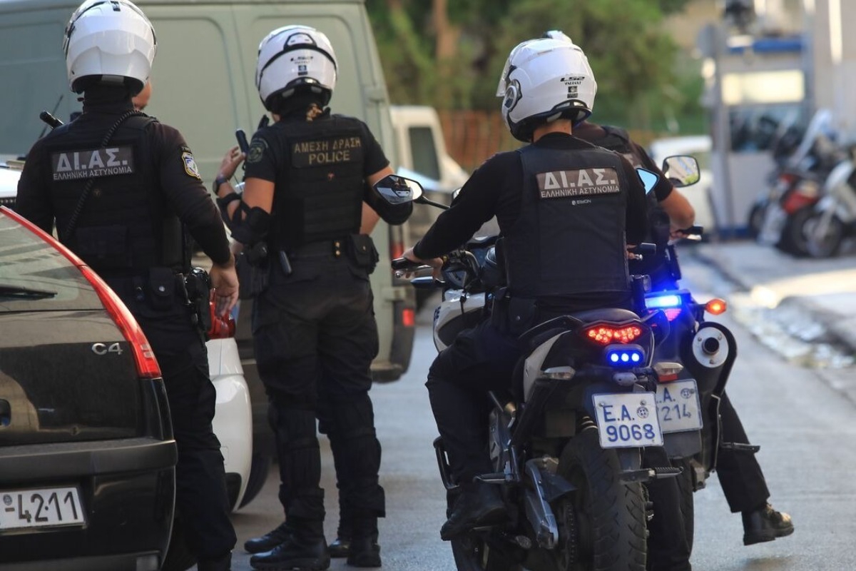 Βαν παρέσυρε και εγκατέλειψε αστυνομικούς στο Ολυμπιακό Χωριό