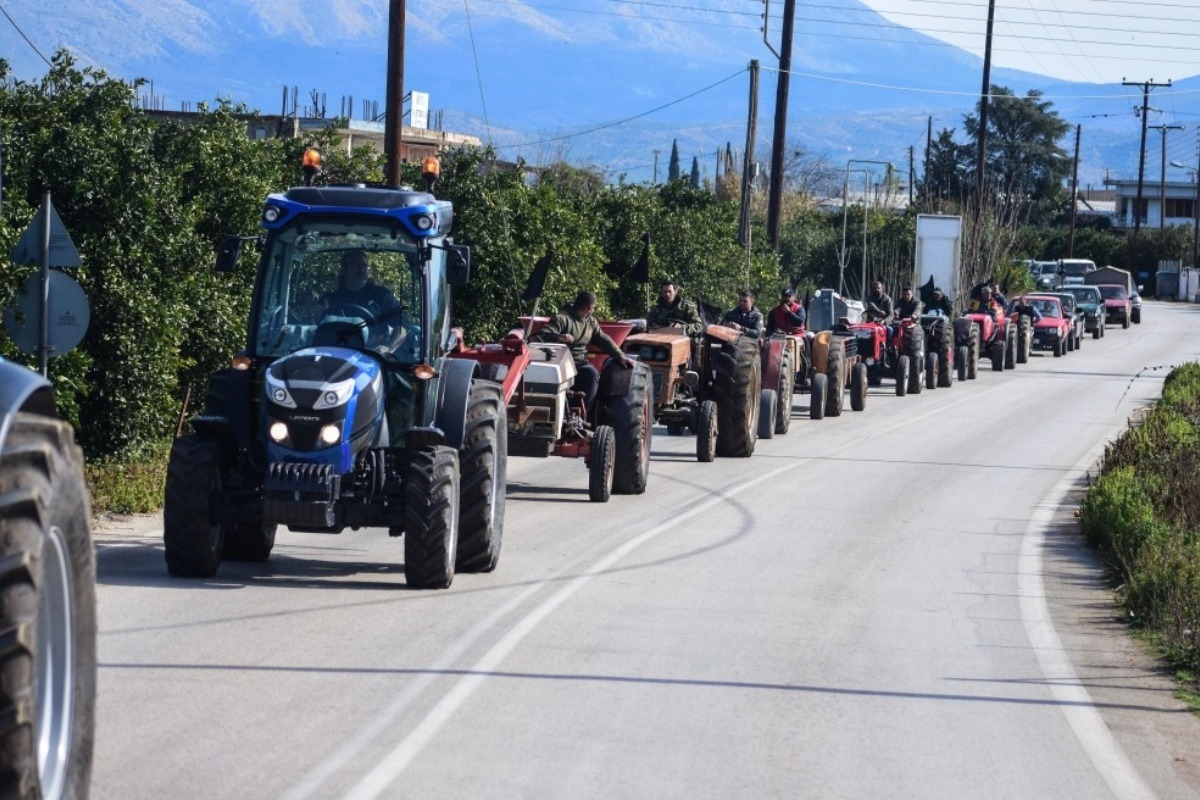 Οι αγρότες κλείνουν επ’ αόριστον την Εθνική Οδό Θεσσαλονίκης ‑ Μουδανιών
