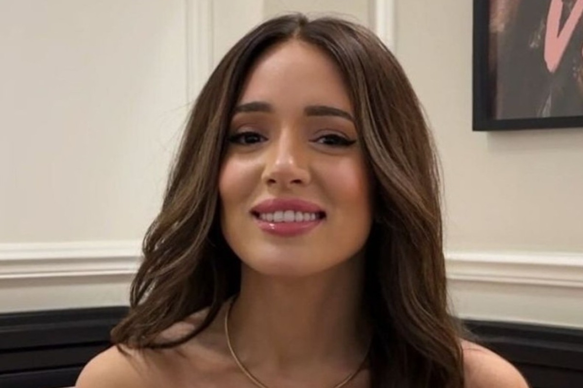 Αλλαξε δόντια, διόρθωσε σαγόνι, φούσκωσε χείλη: Οι τεράστιες αλλαγές που έκανε η Καλομοίρα & έγινε αγνώριστη