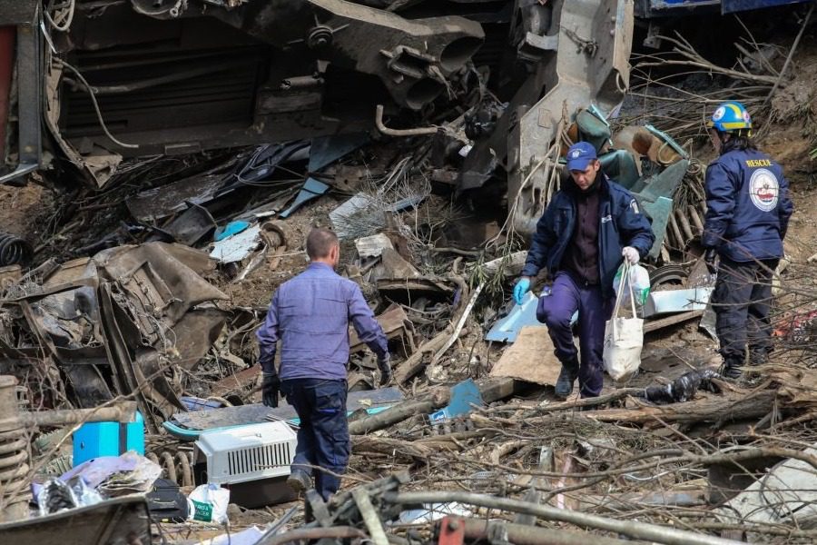 Κραυγή μάνας για τη τραγωδία στα Τέμπη: «Που είναι το κορίτσι μου;»