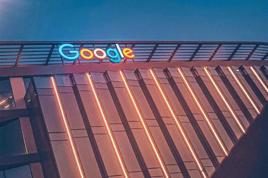 Η μητρική εταιρεία της Google προχωρά σε 12.000 απολύσεις
