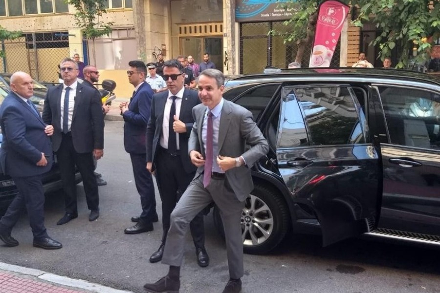 Με στελέχη των Ενόπλων Δυνάμεων και της Πυροσβεστικής η πρώτη λύση για το ΕΚΑΒ