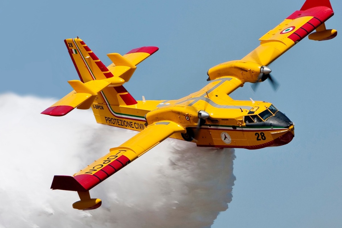 Γαλλία: Στέλνει 2 Canadair, 1 αναγνωριστικό αεροπλάνο και 18 πυροσβέστες στην Ελλάδα