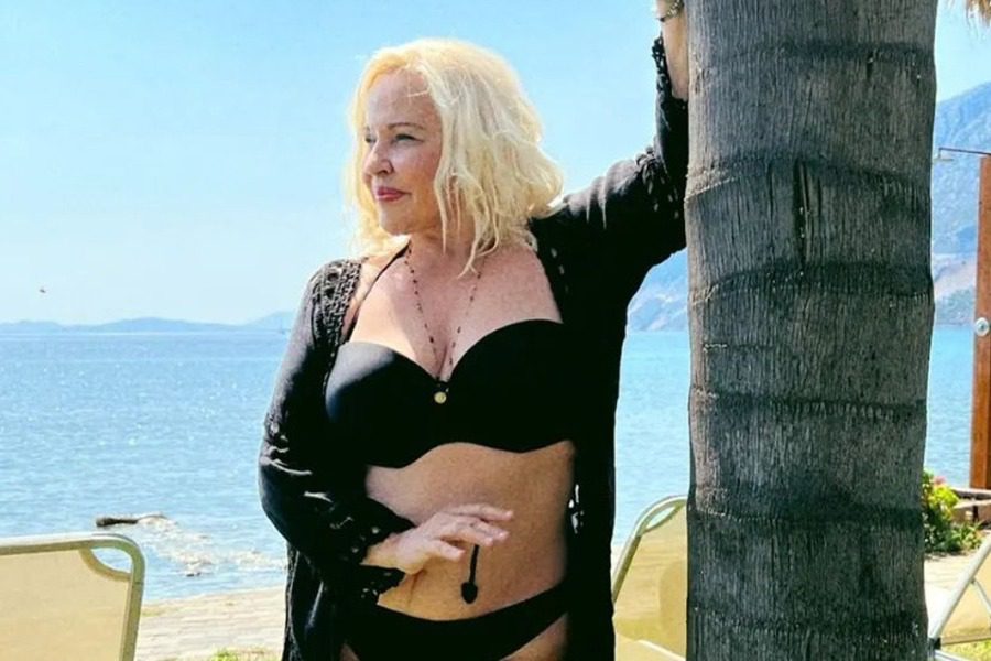 Η Μπέσσυ Αργυράκη απαντά σε όσους αντέδρασαν με τις δηλώσεις της για το σeξ στο αεροπλάνο