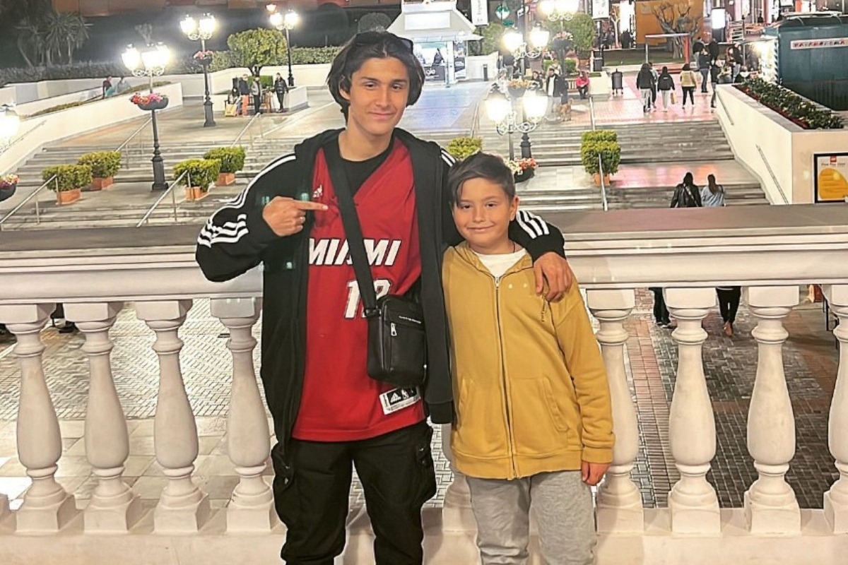 Τα παιδιά της μεγάλωσαν πολύ, η ίδια όμως παραμένει λαμπερή και διάσημη τραγουδίστρια